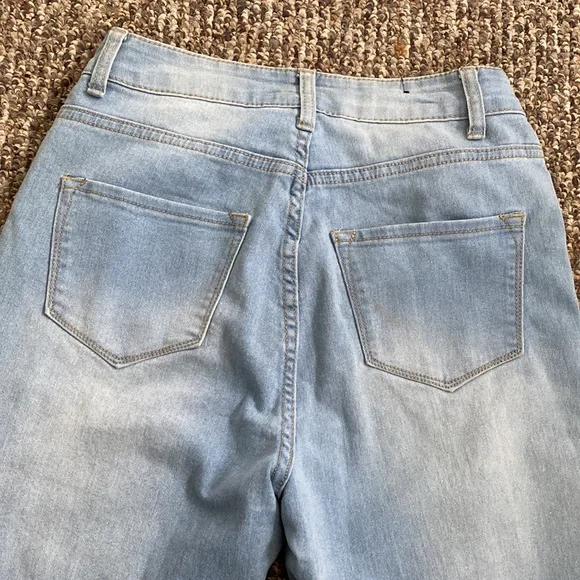 Ripped fashion nova jeans! - Picture 6 of 7